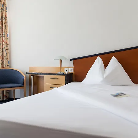מלון Turmhotel Victoria 4*