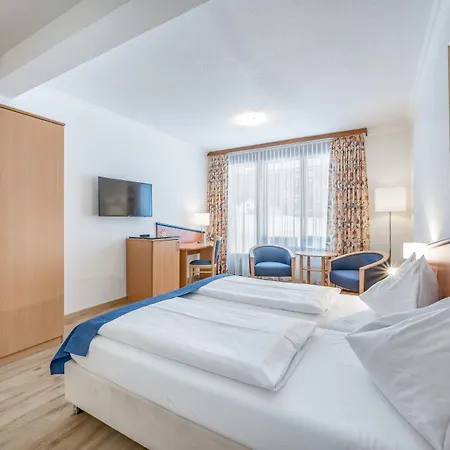 מלון Turmhotel Victoria 4*